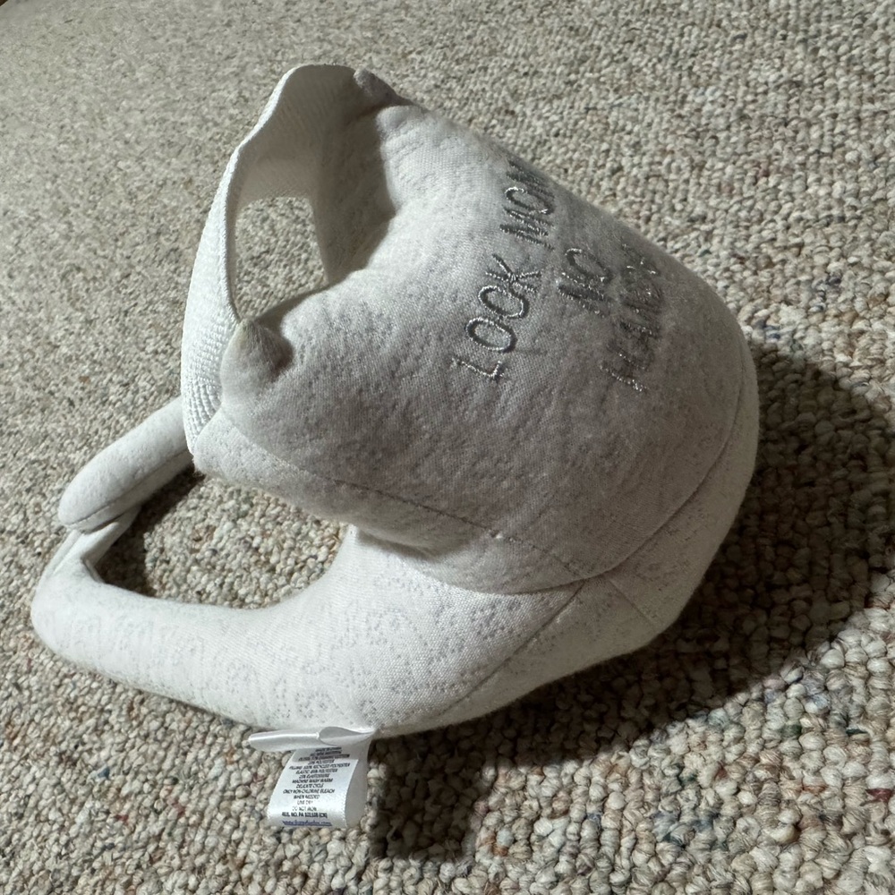 Baby neck pillow for bottle feeding